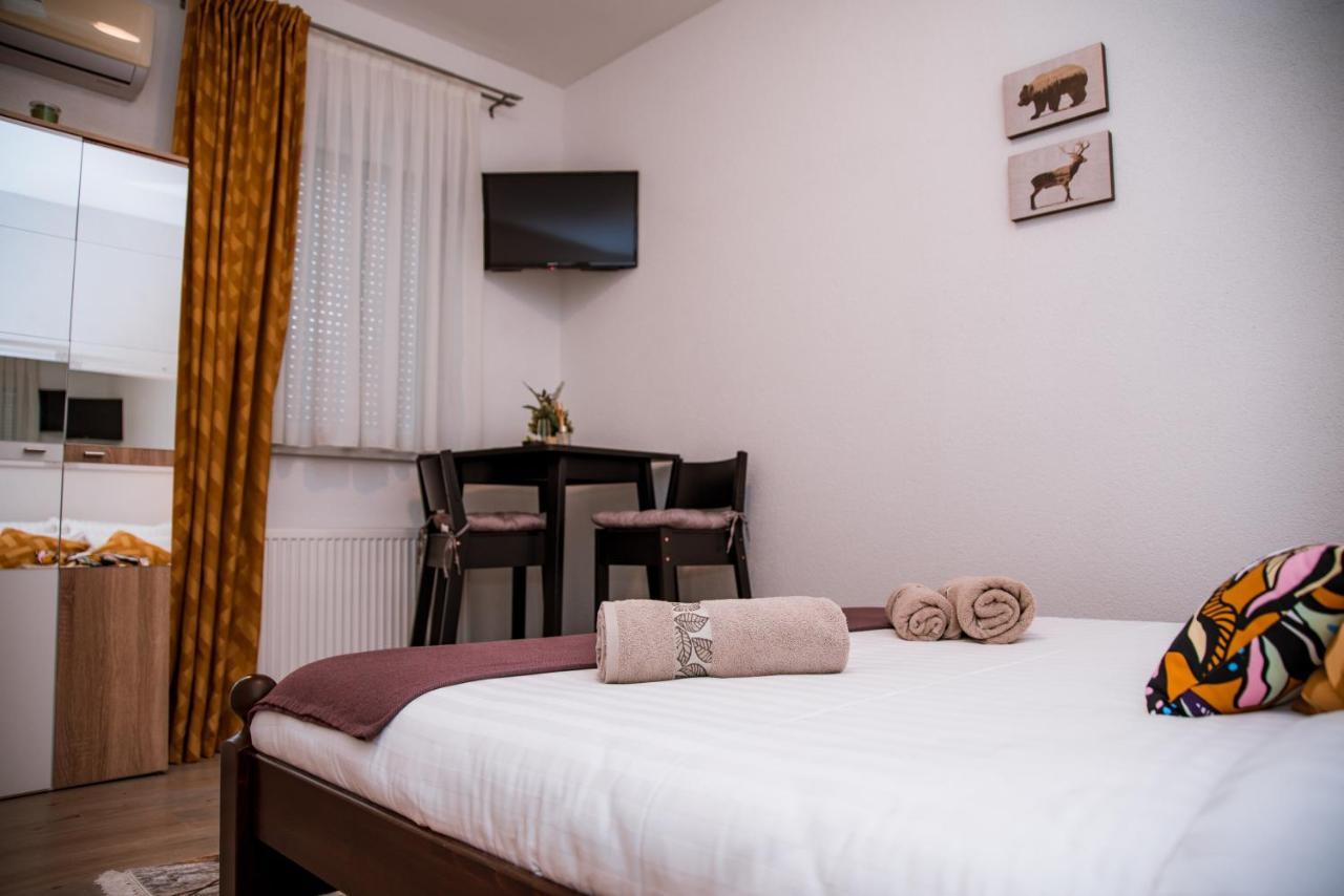 Guest House Mylan Licko Petrovo Selo Exterior photo