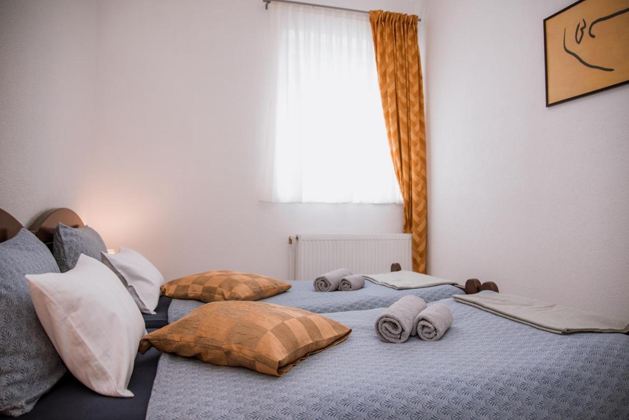 Guest House Mylan Licko Petrovo Selo Exterior photo