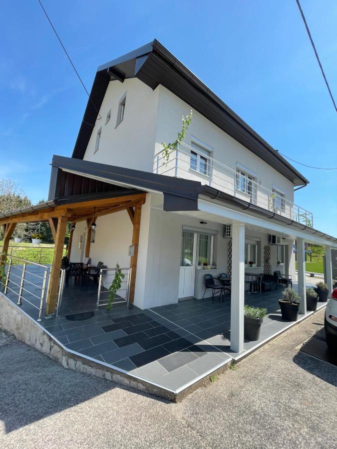 Guest House Mylan Licko Petrovo Selo Exterior photo